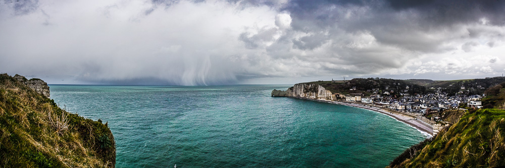 Avis d'orage sur Etretat